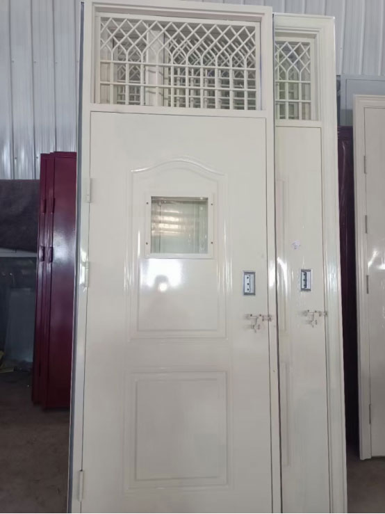 吴起学校教室门 吴起学校教室门