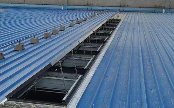 某城市大型商业综合体中庭吴起排烟窗工程